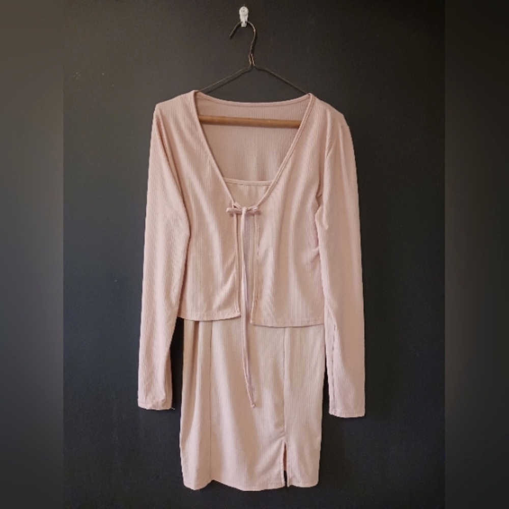 ROMWE LARGE WOMEN'S TWO PIECE LIGHT PINK SET DRESS AND LONG SLEEVE TOP INCLUDED - Picture 1 of 5